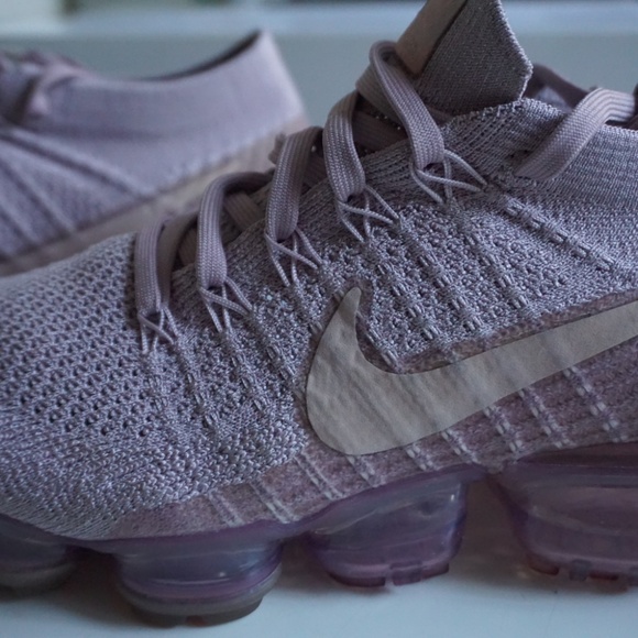 NIKE | WOMEN'S NIKE AIR VAPORMAX FLYNIT - Picture 6 of 11